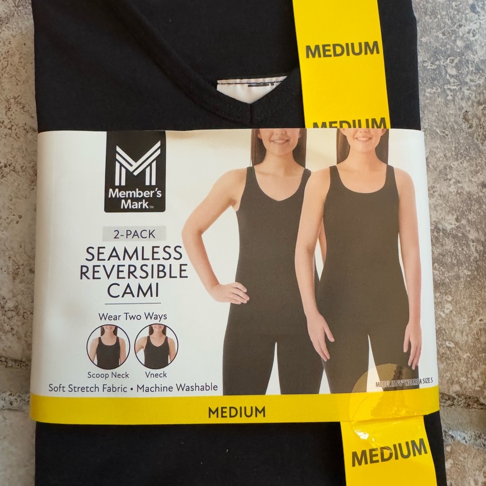 Women’s Black Seamless Reversible Camisole (Size M) NWT - Picture 2 of 3